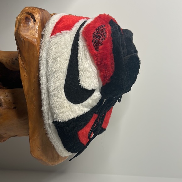 These are Jordan 1’s fuzzy, cozy, house shoes for the sneaker head in you. - Picture 6 of 10